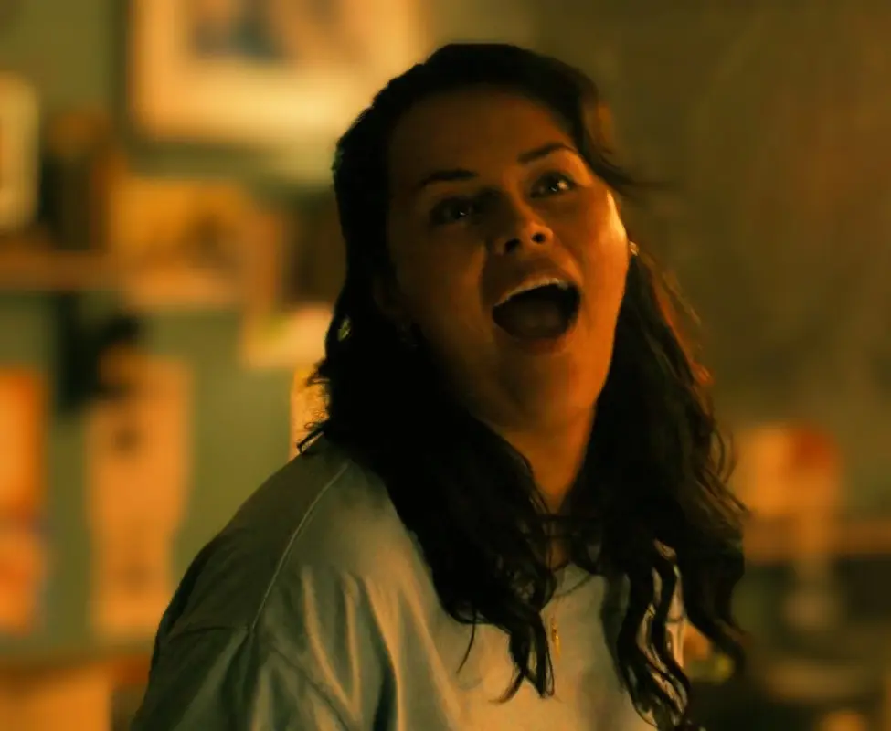 IMAGEN DE FRANKIE ADAMS EN LA PELÍCULA: "THE WRECKING CREW" (2026) IMAGEN EDITADA POR FEEDCULT.COM (FORMATO WEBP)