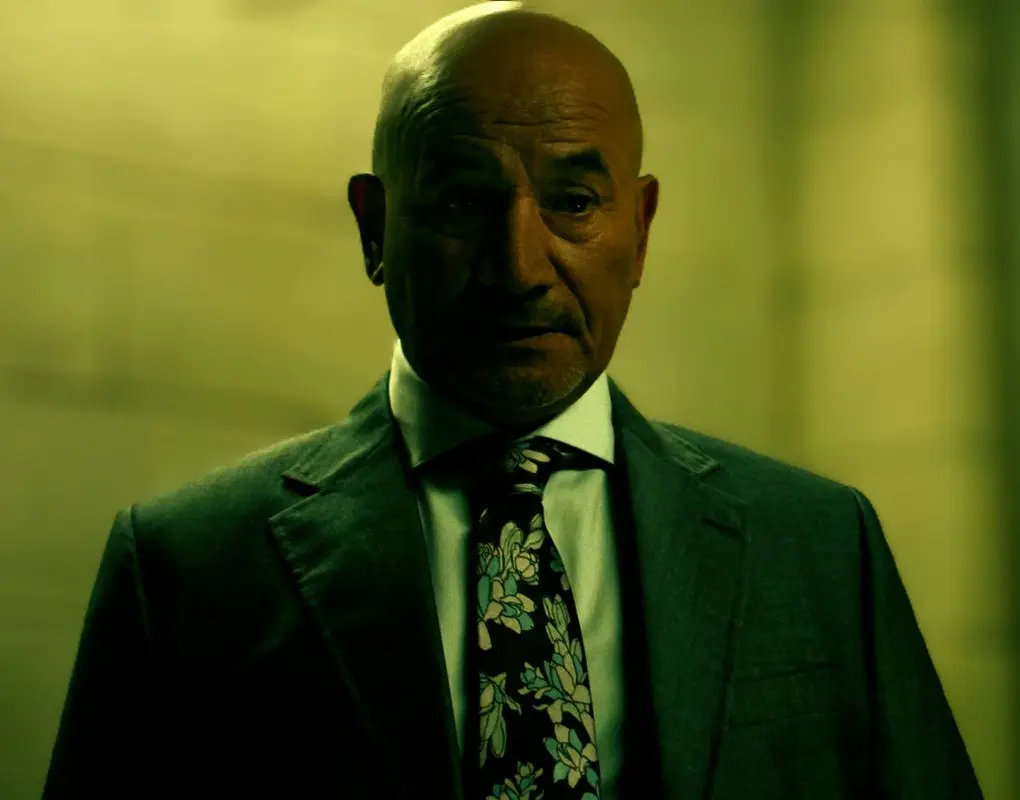 IMAGEN DE TEMUERA MORRISON EN LA PELÍCULA: "WRECKING CREW" (2026) (IMAGEN EDITADA POR FEEDCULT.COM)