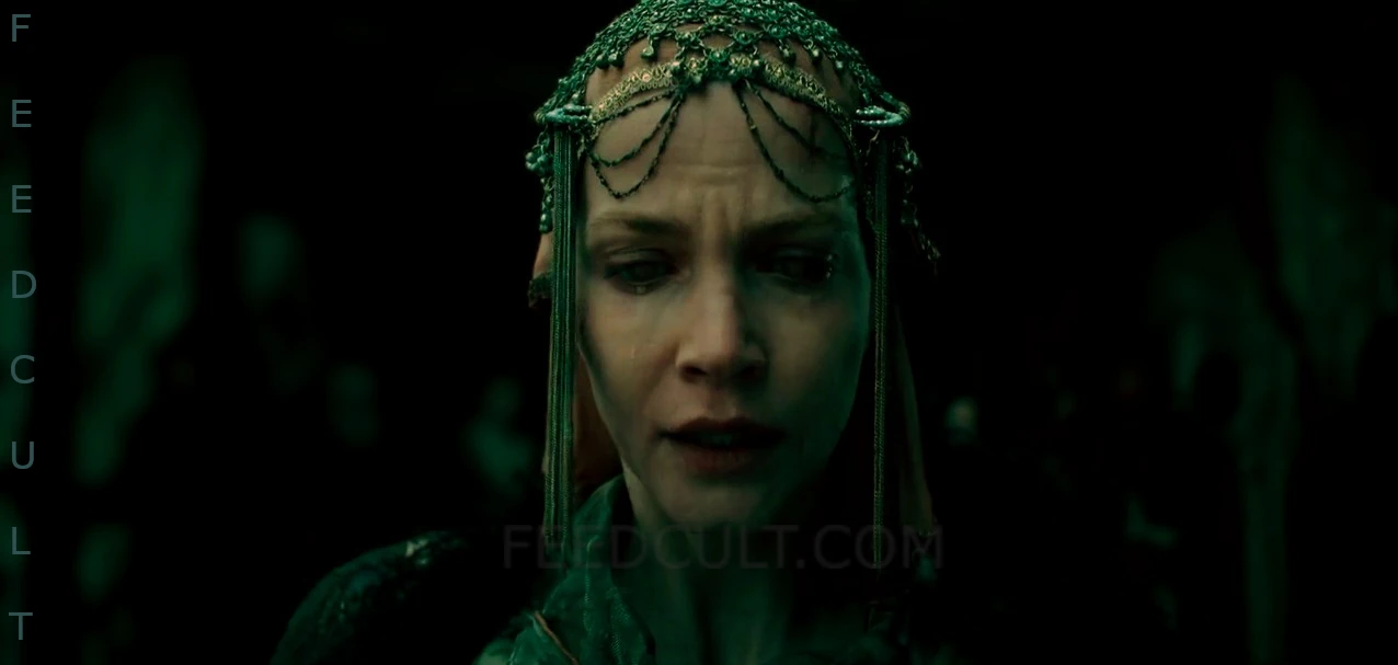 IMAGEN DE SYLVIA HOEKS INTERPRETANDO A LA REINA KANE EN LA SERIE SEE (2019) DE APPLE TV. fORMATO: 16:9 (WEBP) IMAGEN EDITADA POR FEELCULT.COM. LOTE DE IMAGENENES SYVIA  HOEKS EN SU DISCURSO HACÍA EL PUEBLO. IMAGEN 1.