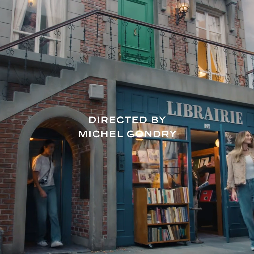 campaña Chanel 25, con la colaboración de Margot Robbie y Kylie Minogue, dirigido por Michel Gondry.webp
