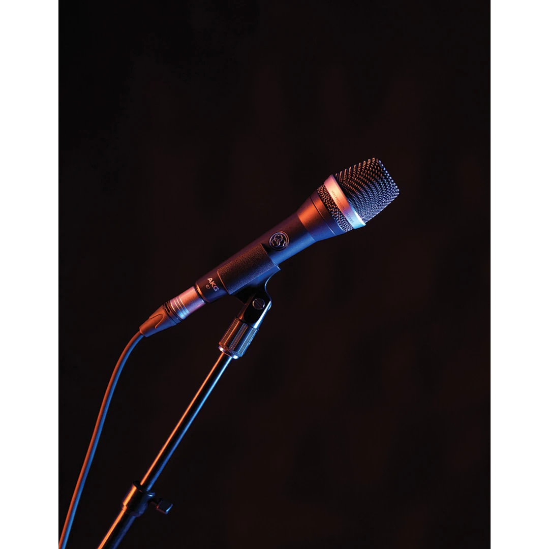 Micrófono AKG D-7. Dinámico. Micrófono de mano de estilo clásico.3. webp