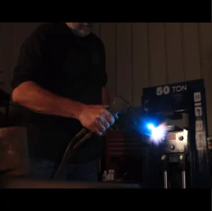 Winkler cuchillos. taller y muestras de algunos modelos de hachas y cuchillos buschcraft.5.webp