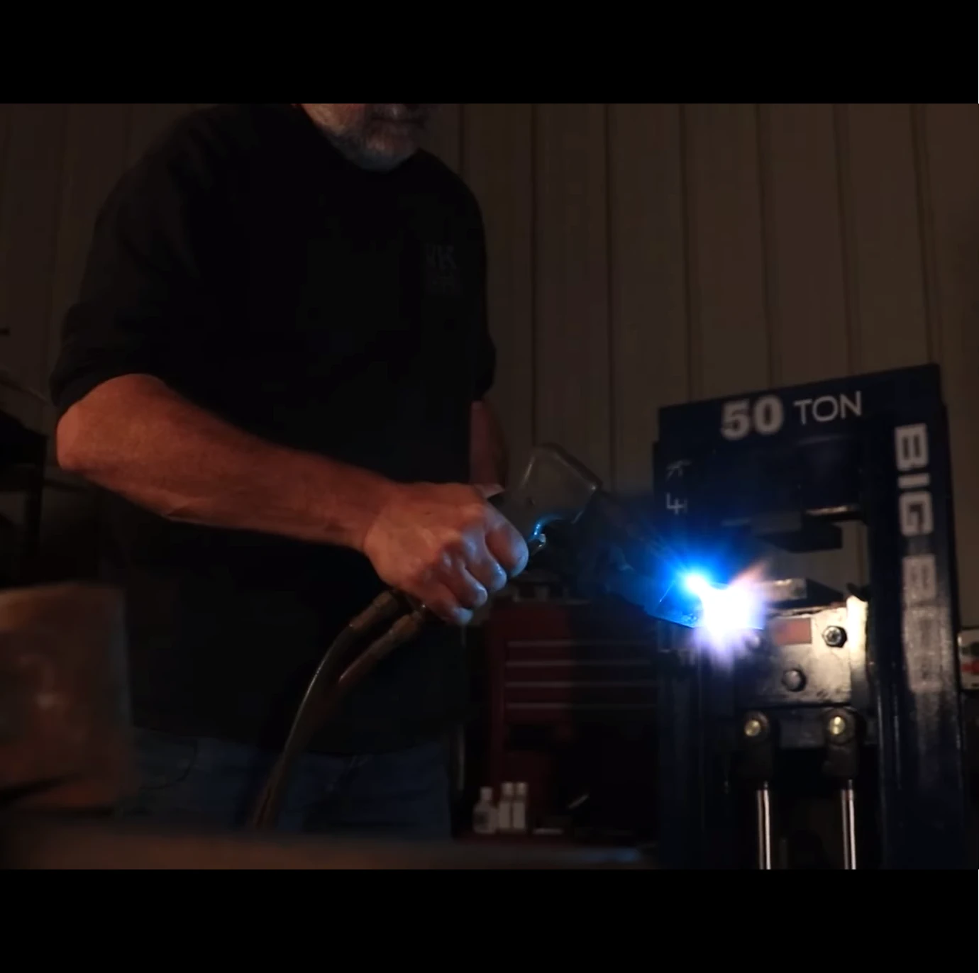 Winkler cuchillos. taller y muestras de algunos modelos de hachas y cuchillos buschcraft.5.webp