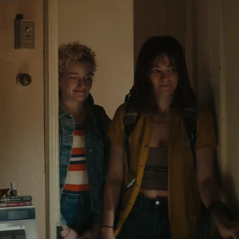   The Royal Hotel (2023) Julia Garner, Hugo Heaving, Jessica Henwick, Toby Wallace. Kitty Green.8.webp
