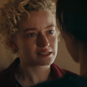   The Royal Hotel (2023) Julia Garner, Hugo Heaving, Jessica Henwick, Toby Wallace. Kitty Green.7.webp