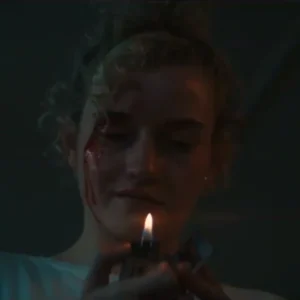   The Royal Hotel (2023) Julia Garner, Hugo Heaving, Jessica Henwick, Toby Wallace. Kitty Green.6.webp