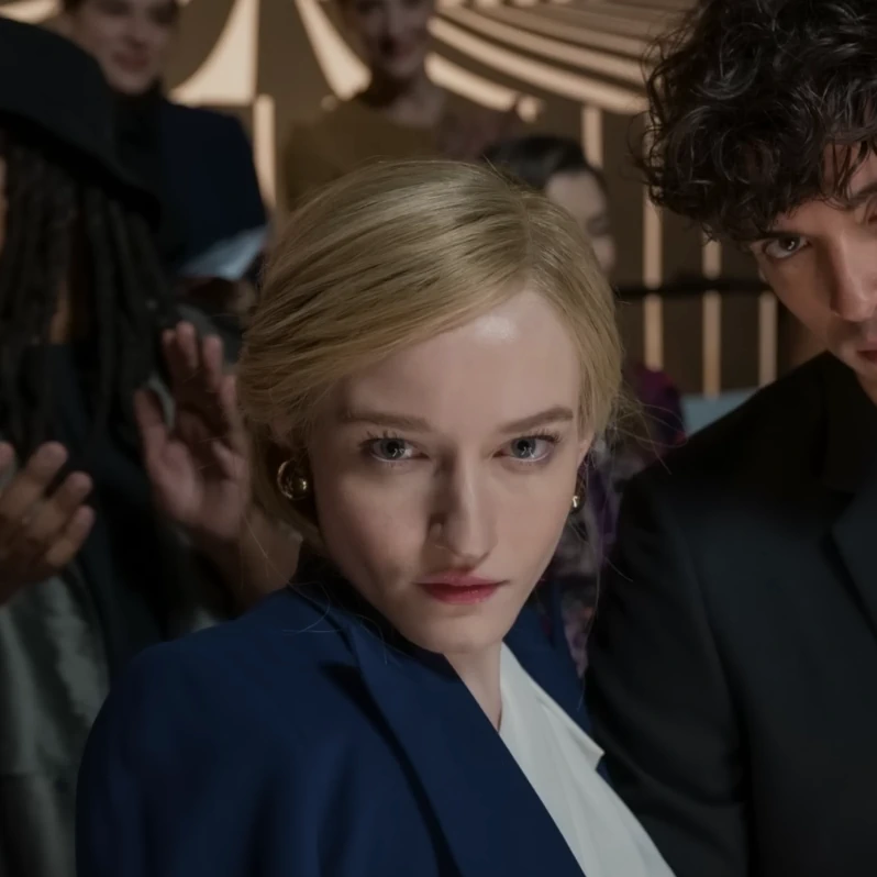  Inventing Anna (2022) Julia Garner, Anna Chlumsky, Jennifer Esposito, Laverne Cox. Shonda Rhimes.5.webp