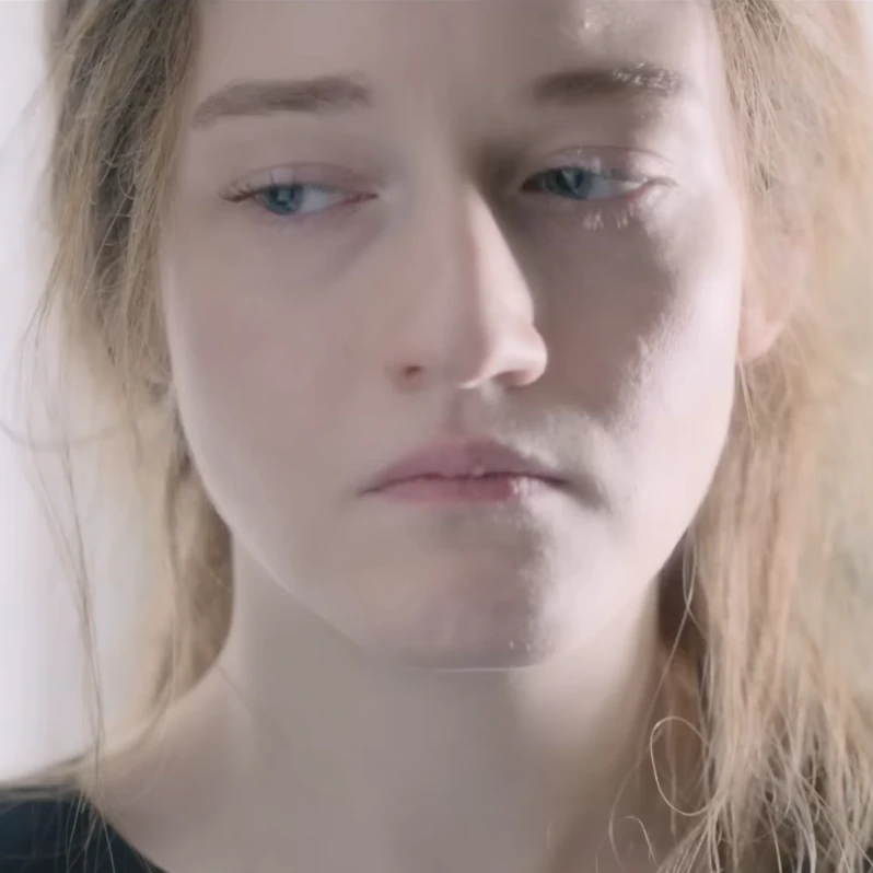  Inventing Anna (2022) Julia Garner, Anna Chlumsky, Jennifer Esposito, Laverne Cox. Shonda Rhimes.4.webp