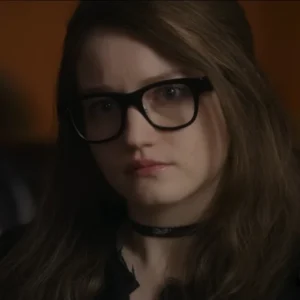  Inventing Anna (2022) Julia Garner, Anna Chlumsky, Jennifer Esposito, Laverne Cox. Shonda Rhimes.webp