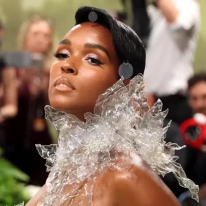 Janelle Monáe. Face. Gala Met 2024. Vestido "diamantes de tequila" de la diseñadora Vera Wang.7.webb