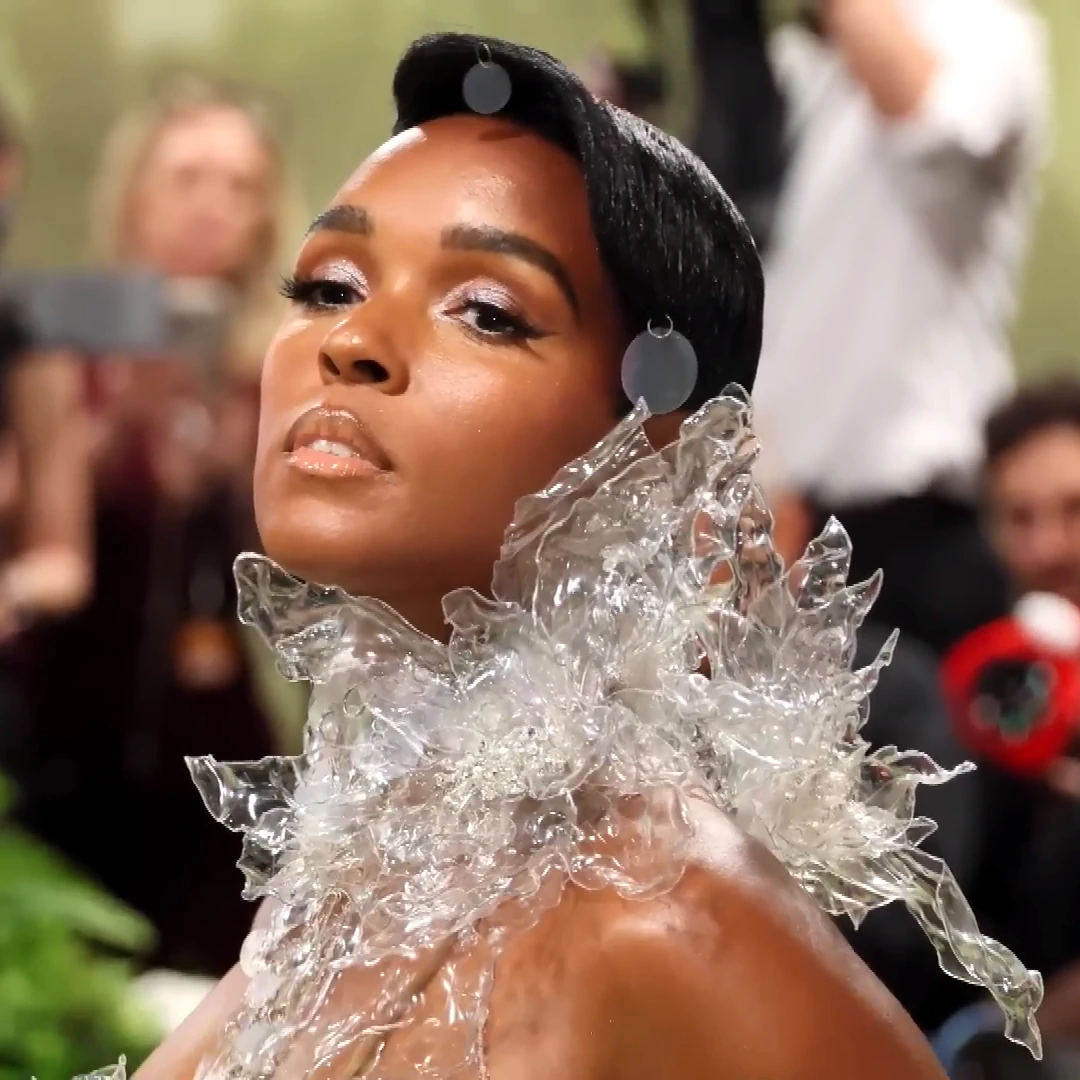 Janelle Monáe. Face. Gala Met 2024. Vestido "diamantes de tequila" de la diseñadora Vera Wang.7.webb