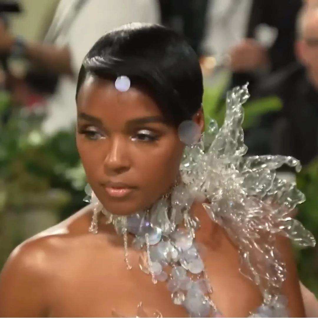 Janelle Monáe. Gala Met 2024. Vestido "diamantes de tequila" de la diseñadora Vera Wang.4.webb