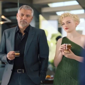  Nespresso: The Bet (2023). Julia Garner, Simone Ashley y George Clooney, corto publicitario.8.webp