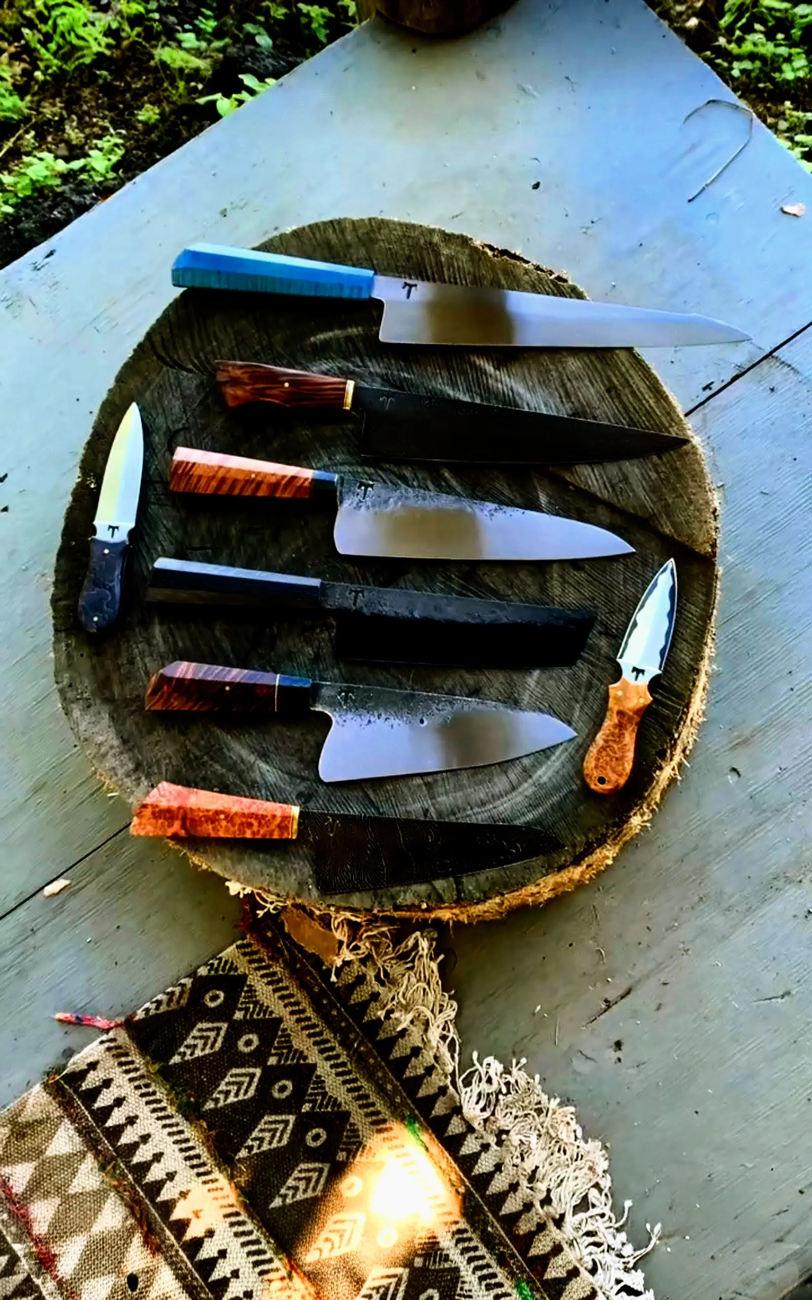 Neil Kasimura, cuchillos fabricados en su taller. Herrero buscraft.