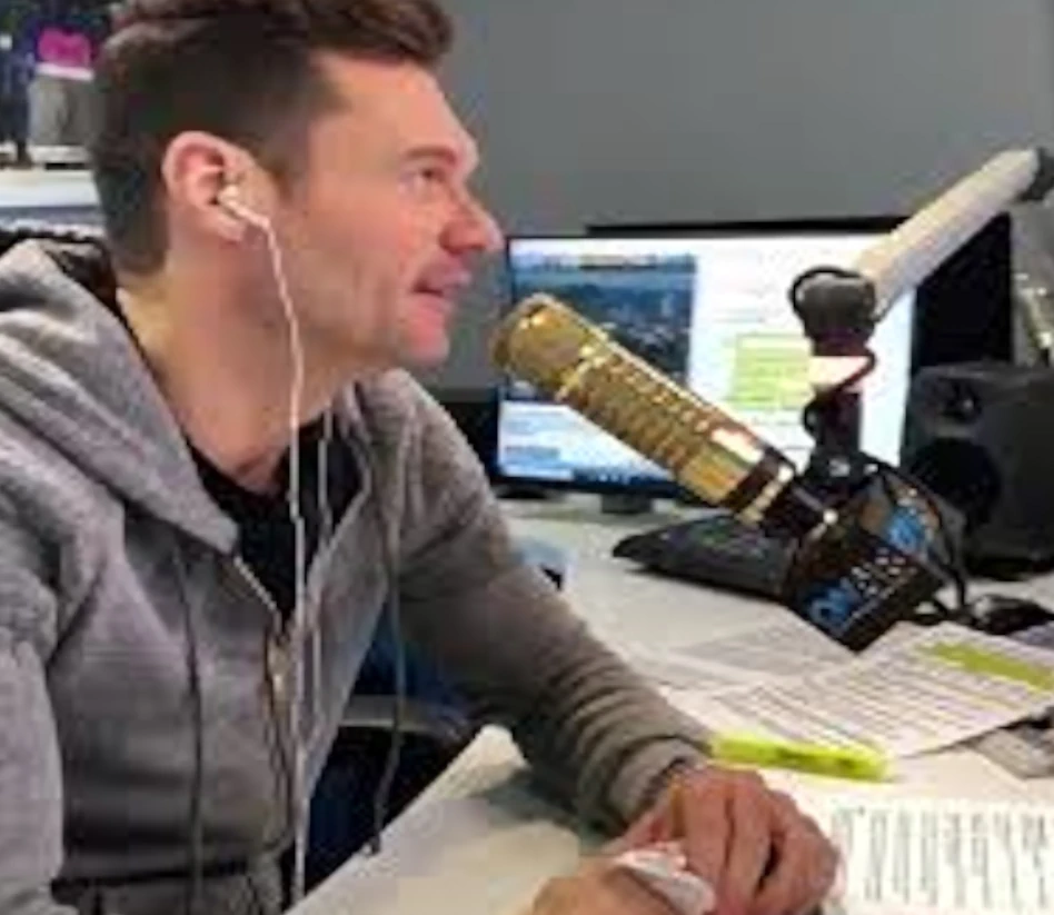 Programa de radio: On Air with Ryan Reacrest, Electro Voice RE320 personalizado