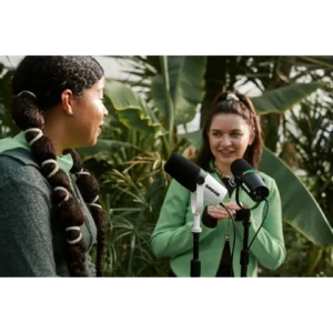 Micrófono Shure MV7 plus-Conexión xlr y usb. color negro. Led configurable. Superventas.webp