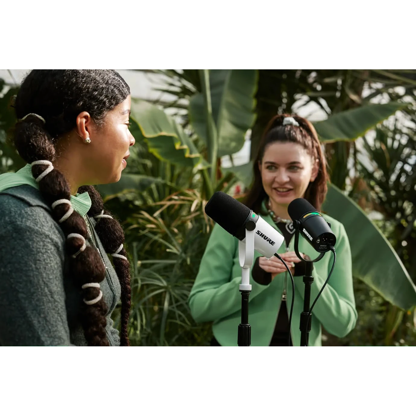 Micrófono Shure MV7 plus-Conexión xlr y usb. color negro. Led configurable. Superventas.webp