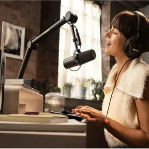 Micrófono SM7B de la marca Shure. Micrófono dinámico, adecuado para entornos ruidosos, solo captará tu voz. 6.webp.