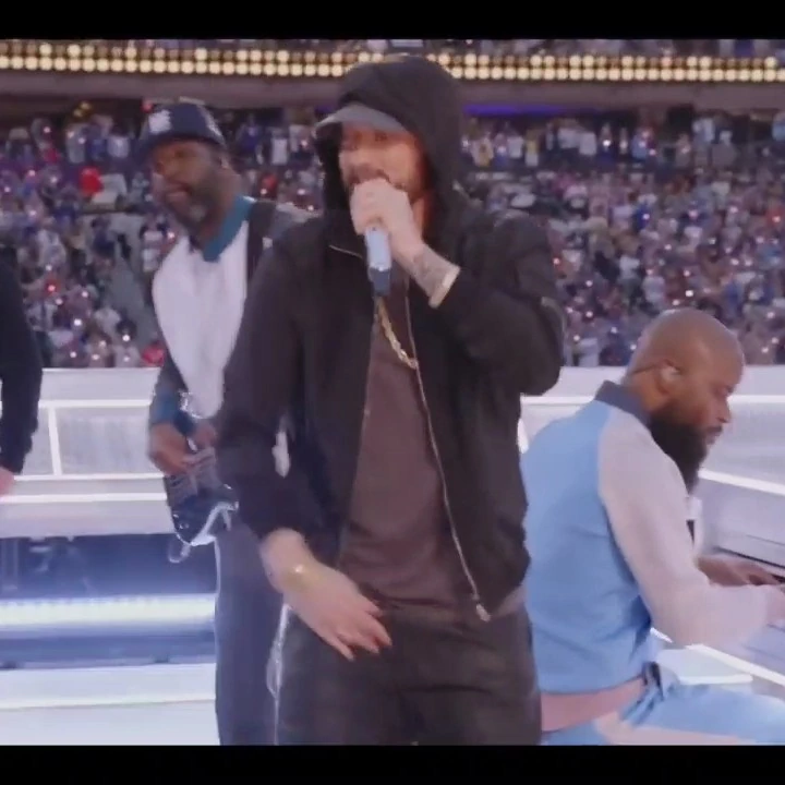  Super Bowl: Shakira. Snoop Dogg, Dr. Dre. Eminen, 50 Cent, Kendrick Lamar. Anderson Paak, Mary Blige.3.wep