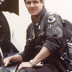 Dean Paul Martin era Capitán en la Guardia Nacional de California.webp