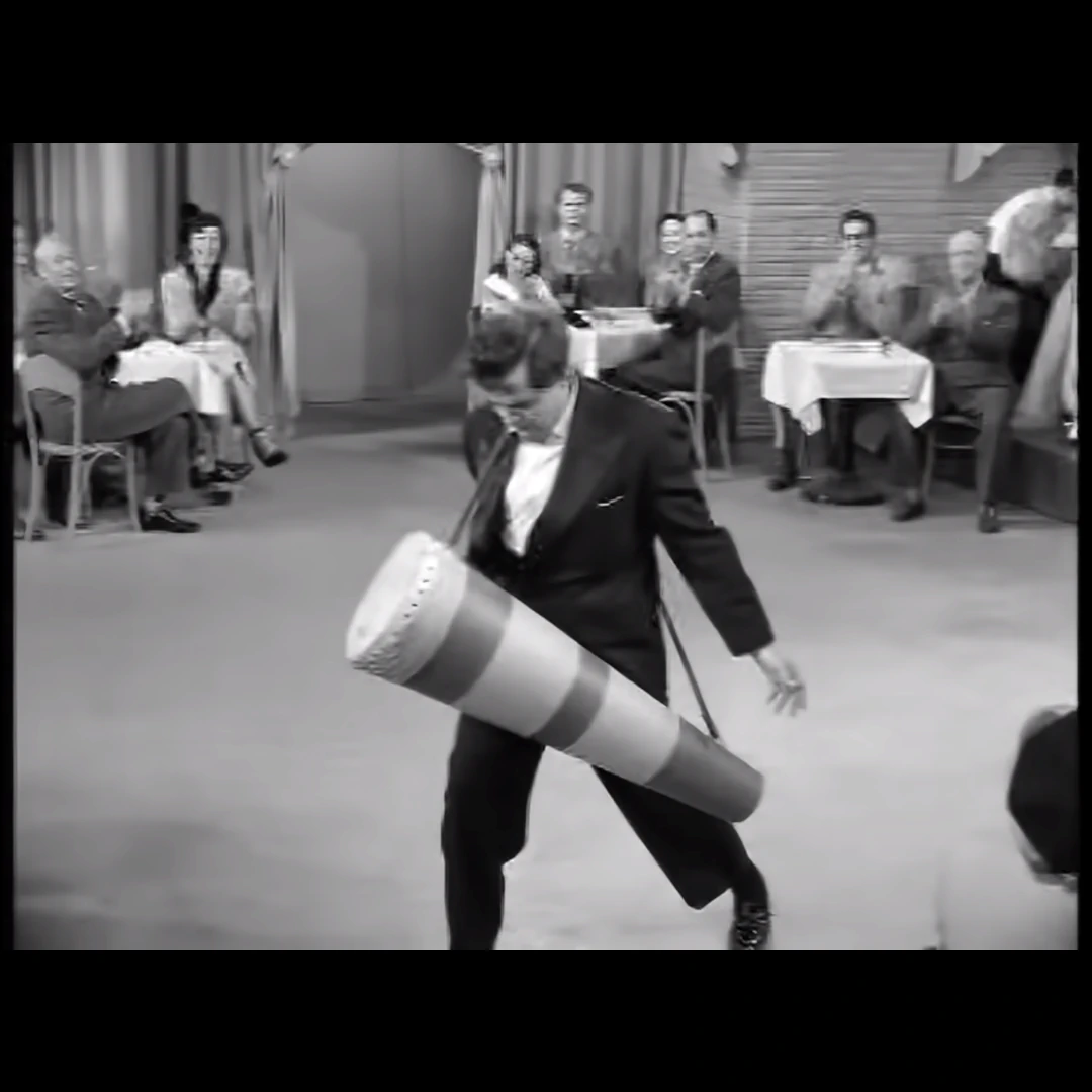 Desi Arnaz popularizó la música afrocubana, llevó la conga a los clubs de Miami y New York.webp