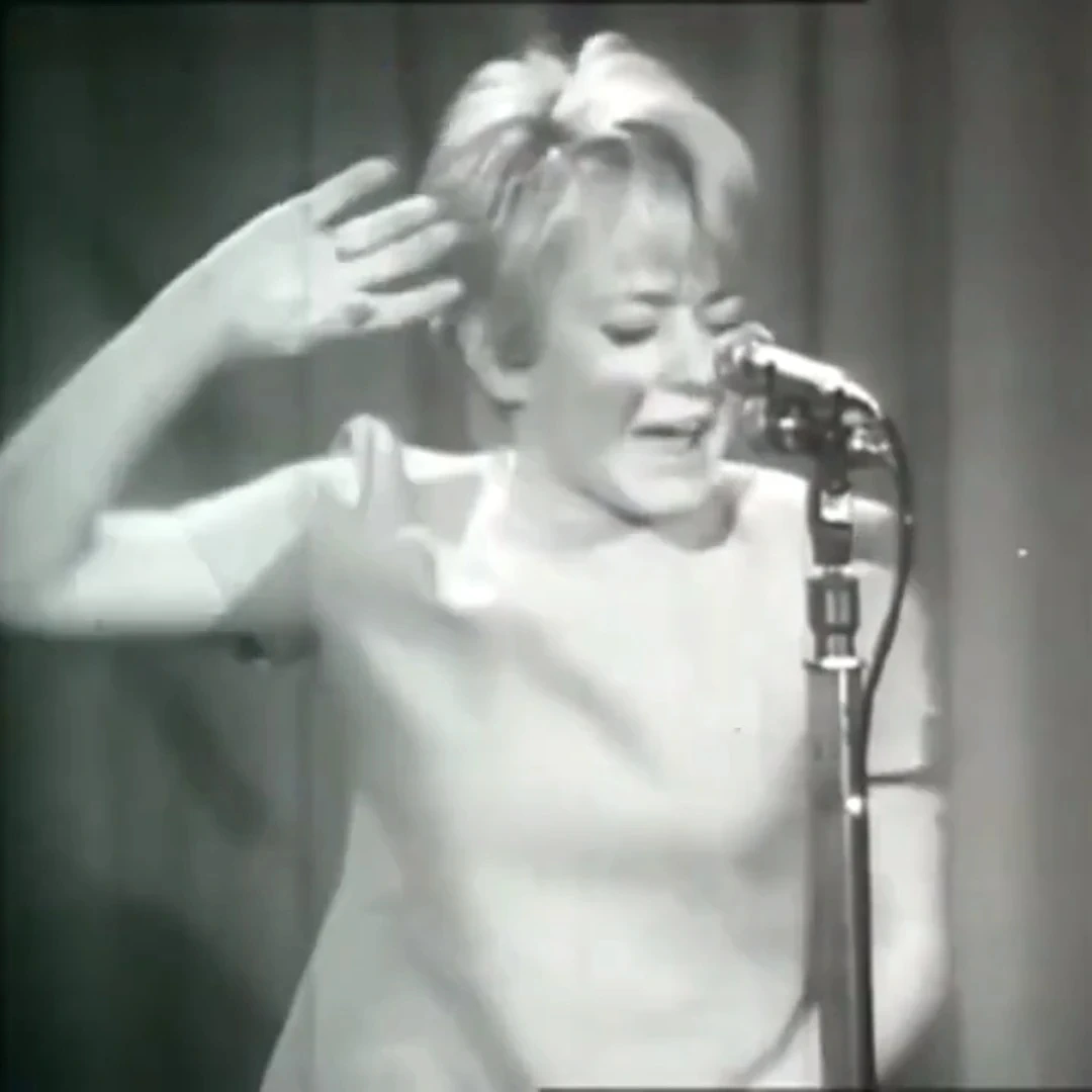 Rita Pavone Interpretó el tema 'Zucchero" en el festival de Sanremo (1969)
