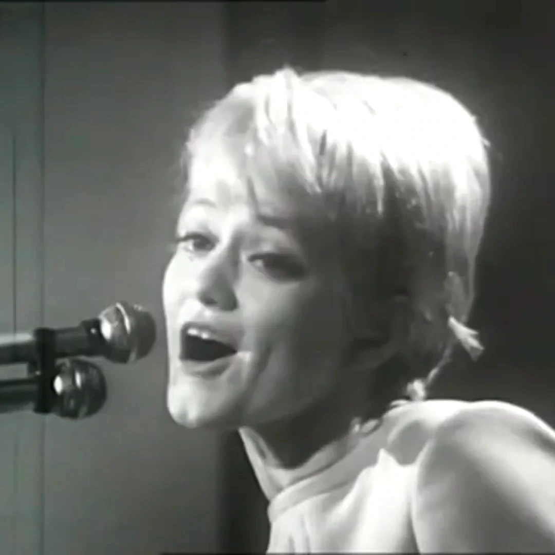 Rita Pavone Interpretó el tema 'Zucchero" en el festival de Sanremo.7. (1969)-webp