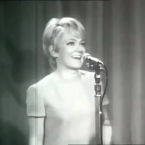 Rita Pavone Interpretó el tema 'Zucchero" en el festival de Sanremo.4. (1969)-webp