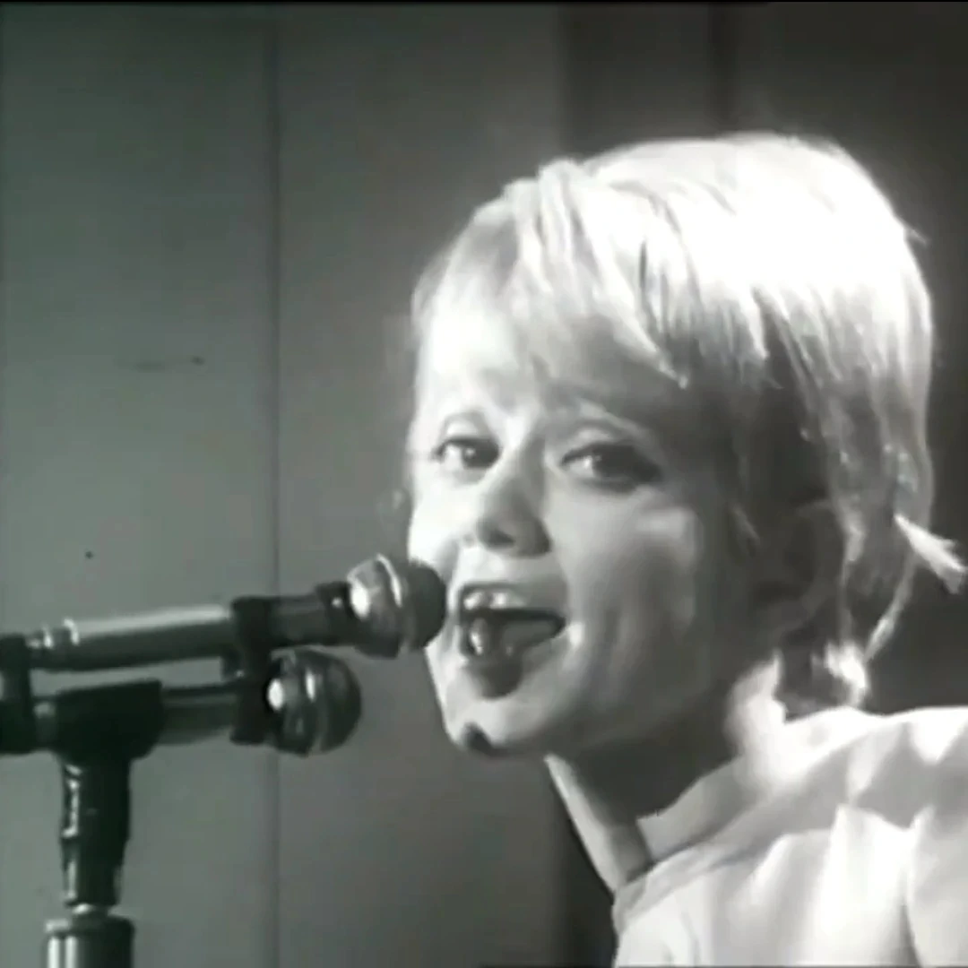 Rita Pavone Interpretó el tema 'Zucchero" en el festival de Sanremo. 3. (1969)-webp