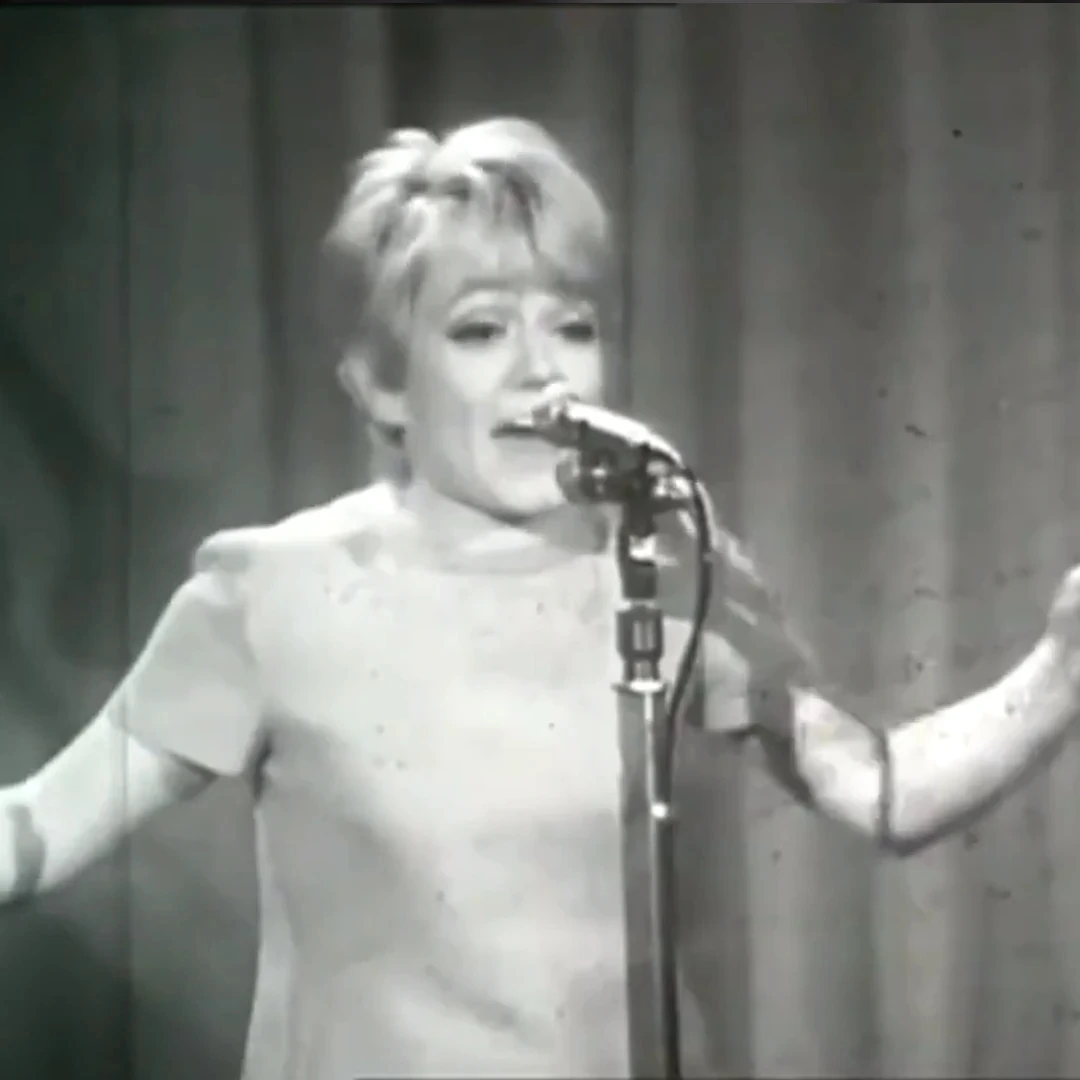 Rita Pavone Interpretó el tema 'Zucchero" en el festival de Sanremo.2. (1969)-webp