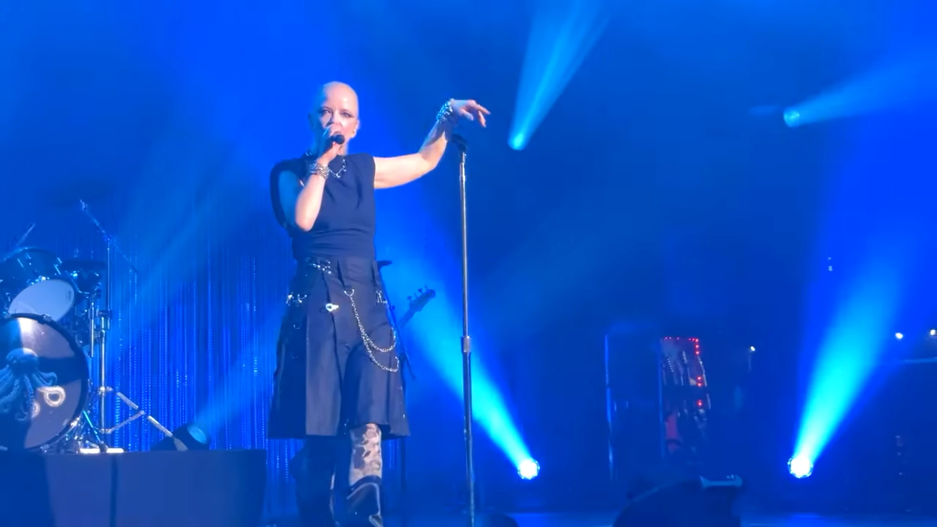 Garbage cambia su estrategia y decide hacer poner un límite a los viajes por carretera. webp