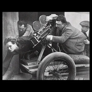 Karl Freund era un camarógrafo muy aclamado, fue la pieza indiscutible que terminoó llevó I Love Lucy a millones de hogares americanos con una calidad nunca vista.2.webp