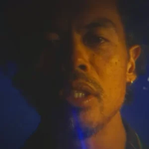 -Dougy Mandagi, vocalista de la banda: The Temper Trap.5.webp