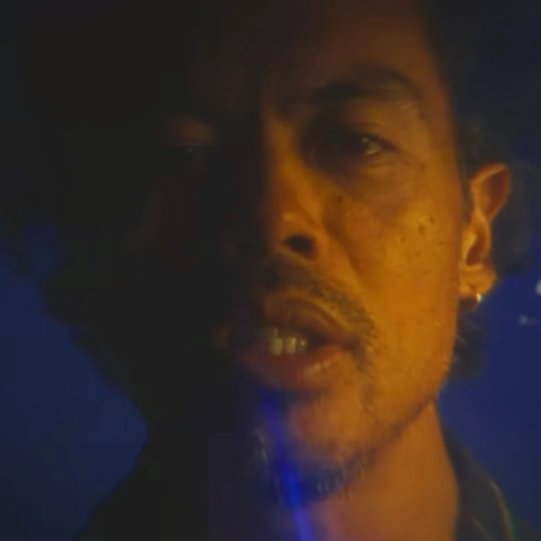 -Dougy Mandagi, vocalista de la banda: The Temper Trap.5.webp