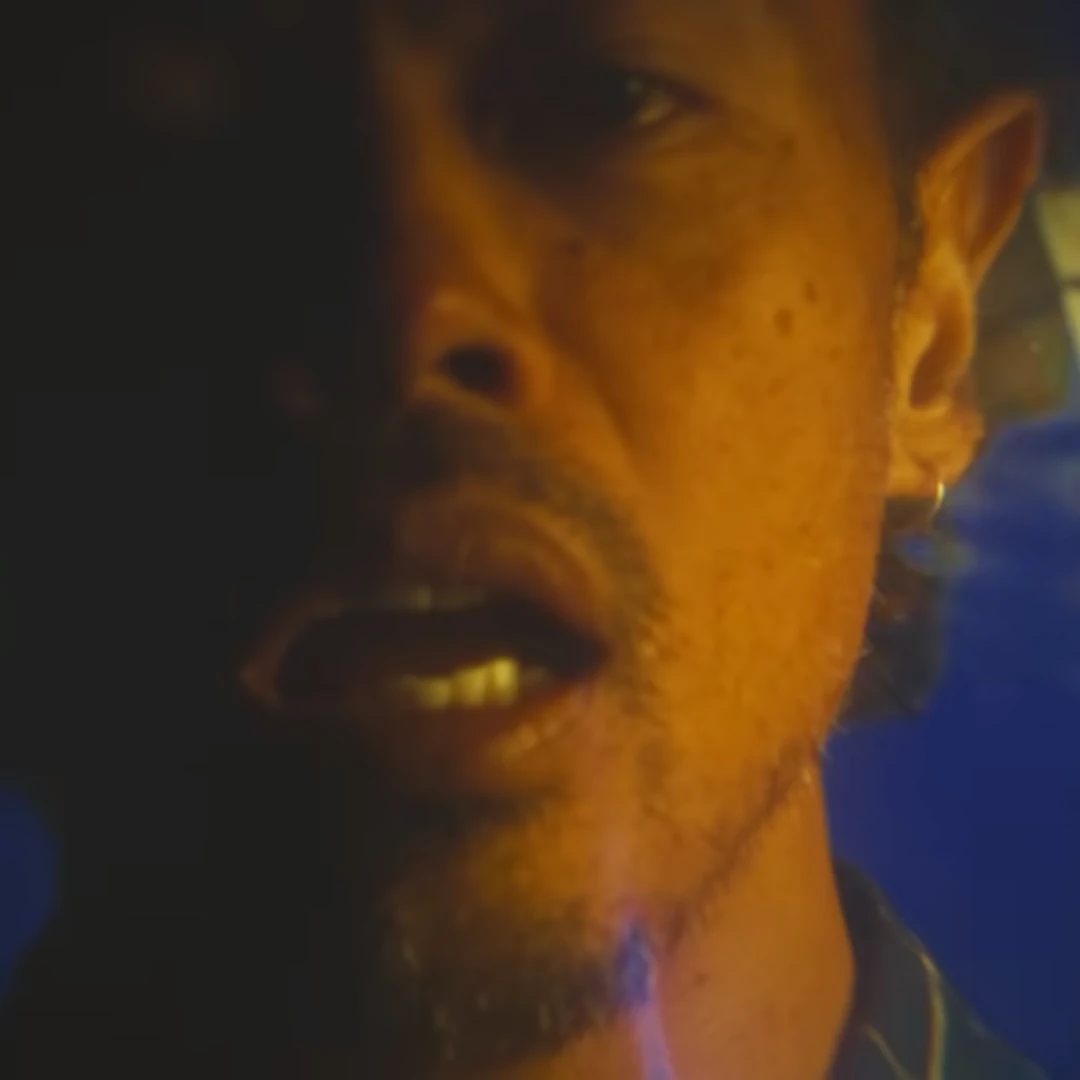 -Dougy Mandagi, vocalista de la banda: The Temper Trap.6.webp