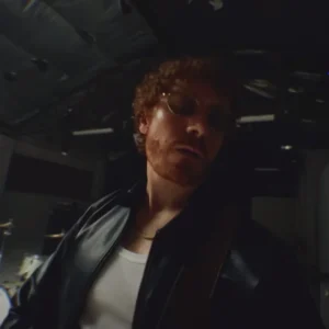 Jonathon Aherne es uno de los componentes del grupo musical: The Temper.Trap.2.webp