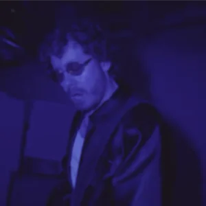 Jonathon Aherne es uno de los componentes del grupo musical: The Temper.Trap.1.webp