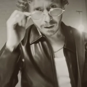 Jonathon Aherne es uno de los componentes del grupo musical: The Temper Trap.